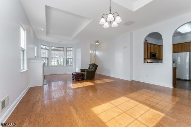 24 Dinah Dr, Lopatcong Twp., NJ 08865