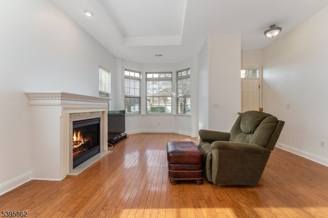 24 Dinah Dr, Lopatcong Twp., NJ 08865