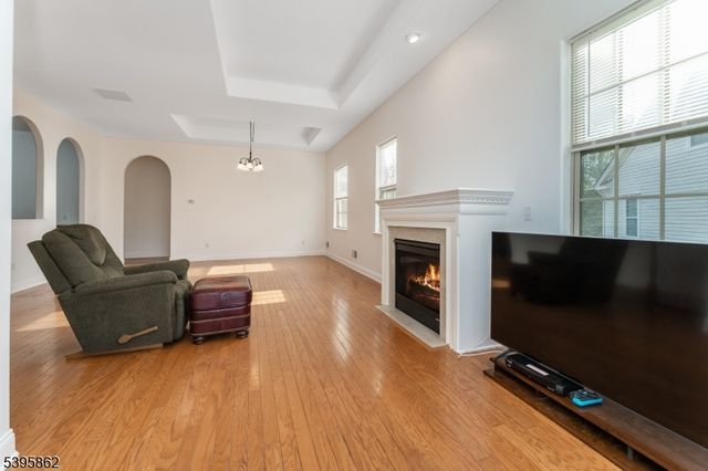 24 Dinah Dr, Lopatcong Twp., NJ 08865