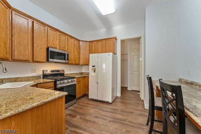 24 Dinah Dr, Lopatcong Twp., NJ 08865