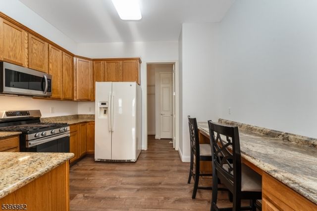 24 Dinah Dr, Lopatcong Twp., NJ 08865