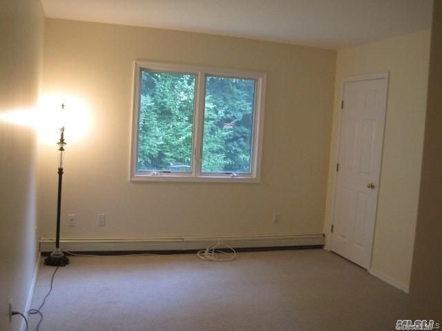 26 Ridge Drive E, Roslyn, NY 11576