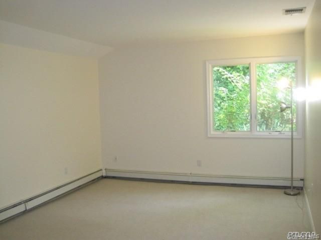 26 Ridge Drive E, Roslyn, NY 11576