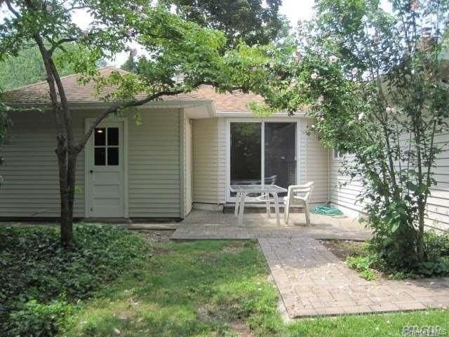 26 Ridge Drive E, Roslyn, NY 11576