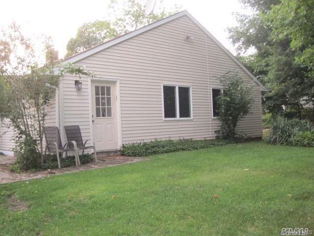 26 Ridge Drive E, Roslyn, NY 11576