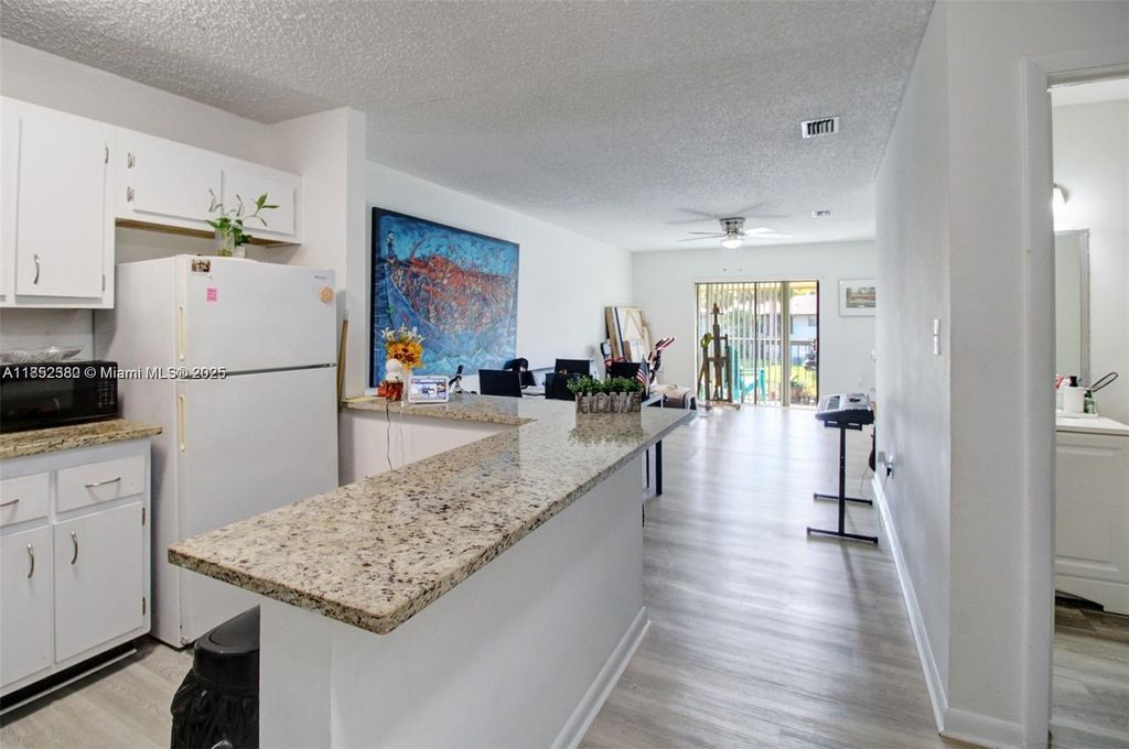 6020 Shakerwood Cir 204, Tamarac, FL 33319