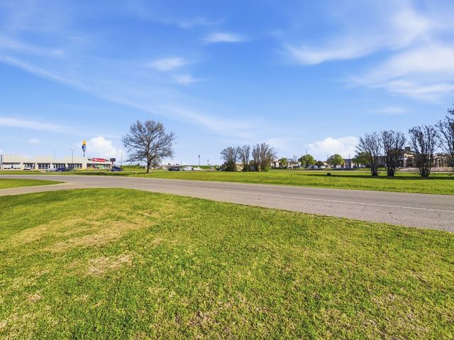 312 Charlie Drive, Whitesboro, TX 76273