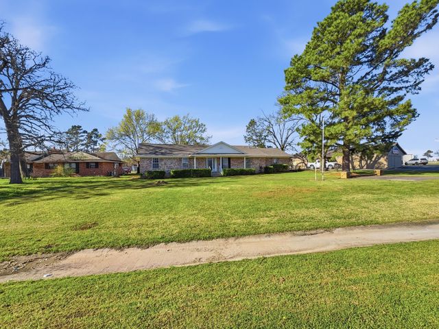 312 Charlie Drive, Whitesboro, TX 76273