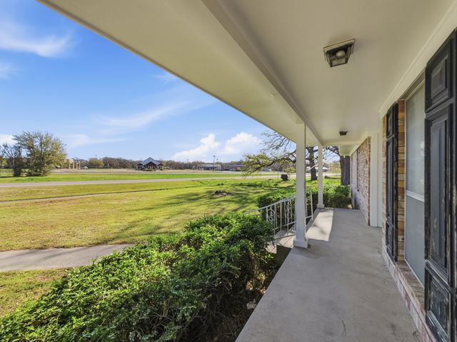 312 Charlie Drive, Whitesboro, TX 76273