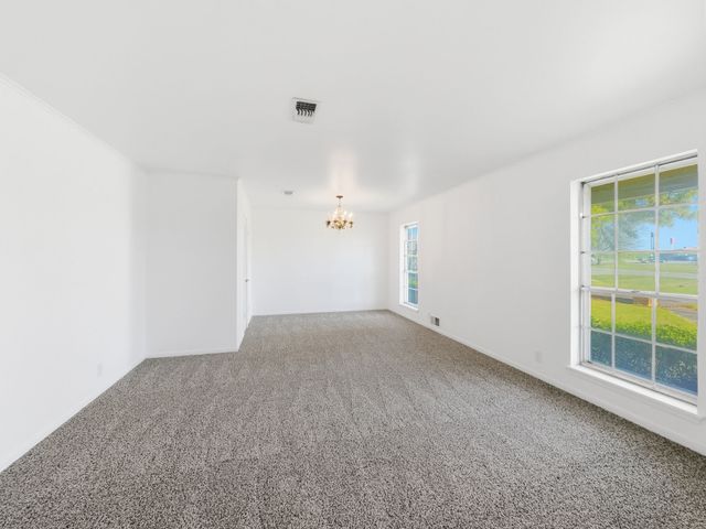 312 Charlie Drive, Whitesboro, TX 76273