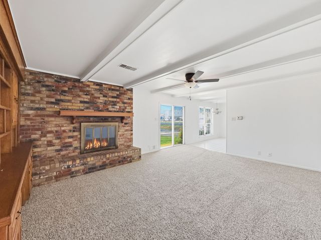 312 Charlie Drive, Whitesboro, TX 76273