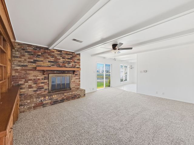 312 Charlie Drive, Whitesboro, TX 76273