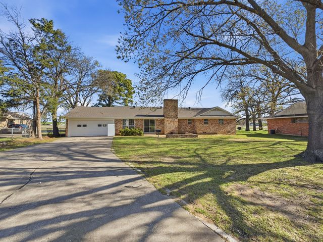 312 Charlie Drive, Whitesboro, TX 76273