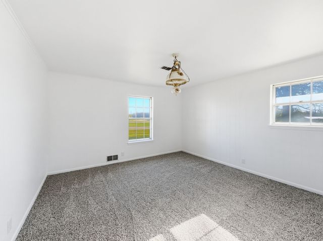 312 Charlie Drive, Whitesboro, TX 76273