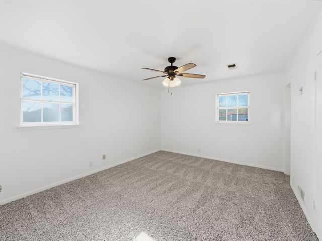 312 Charlie Drive, Whitesboro, TX 76273