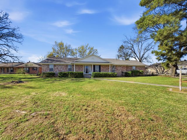 312 Charlie Drive, Whitesboro, TX 76273