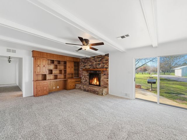 312 Charlie Drive, Whitesboro, TX 76273