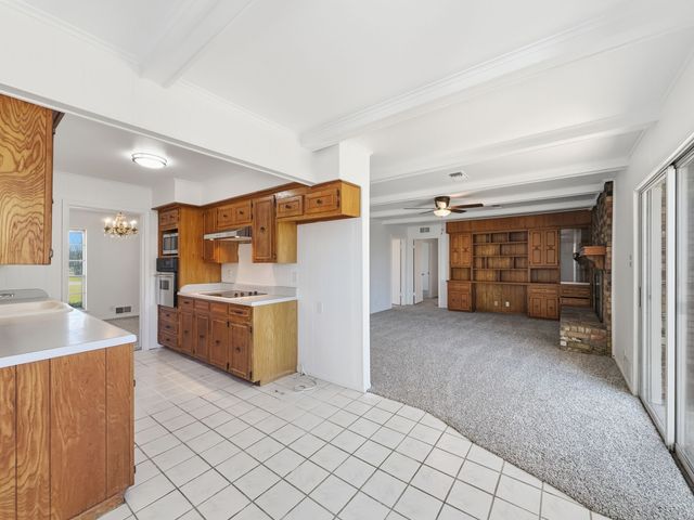 312 Charlie Drive, Whitesboro, TX 76273