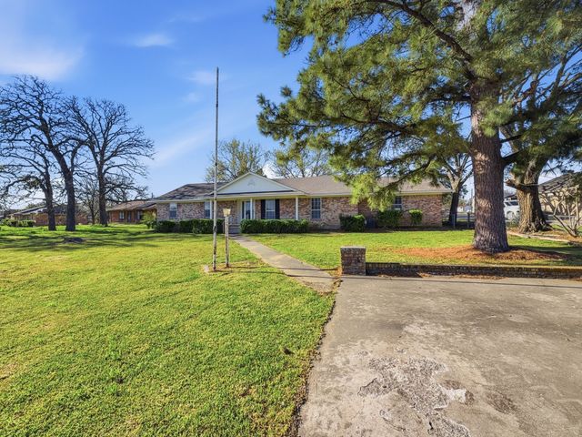 312 Charlie Drive, Whitesboro, TX 76273