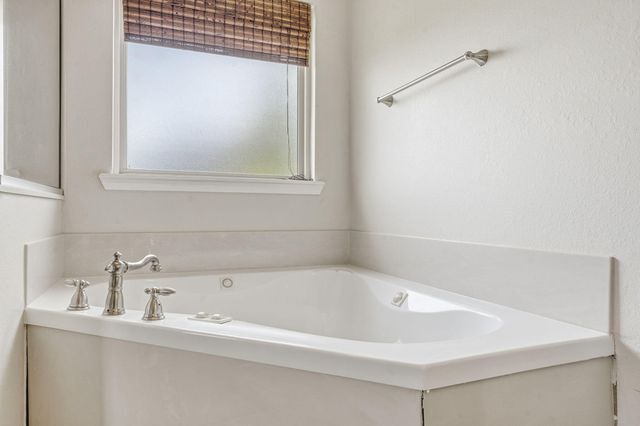 3931 S Hillsdale Avenue, Springfield, MO 65807