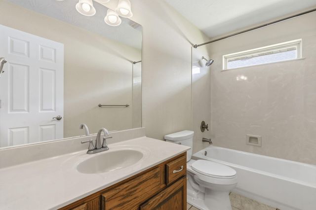 3931 S Hillsdale Avenue, Springfield, MO 65807