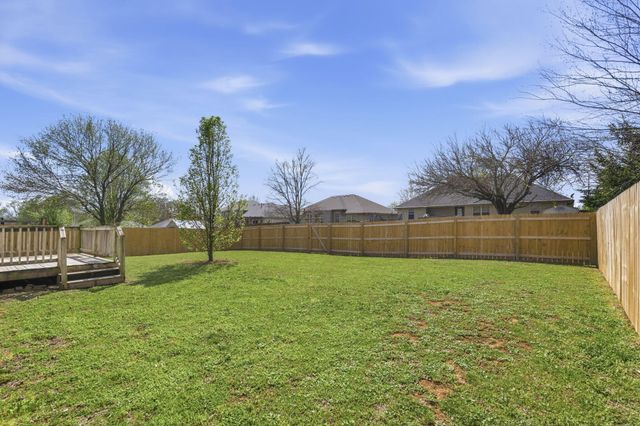 3931 S Hillsdale Avenue, Springfield, MO 65807