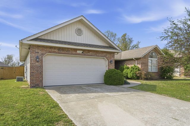 3931 S Hillsdale Avenue, Springfield, MO 65807