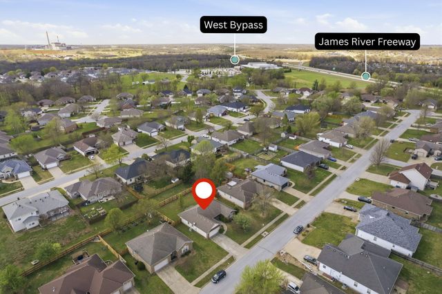 3931 S Hillsdale Avenue, Springfield, MO 65807