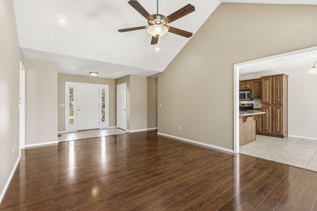 3931 S Hillsdale Avenue, Springfield, MO 65807