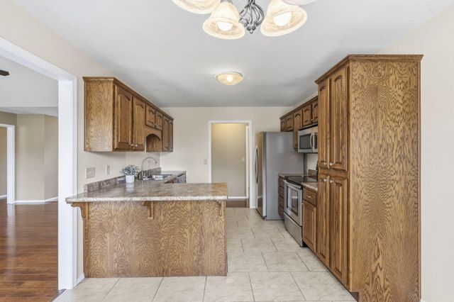 3931 S Hillsdale Avenue, Springfield, MO 65807