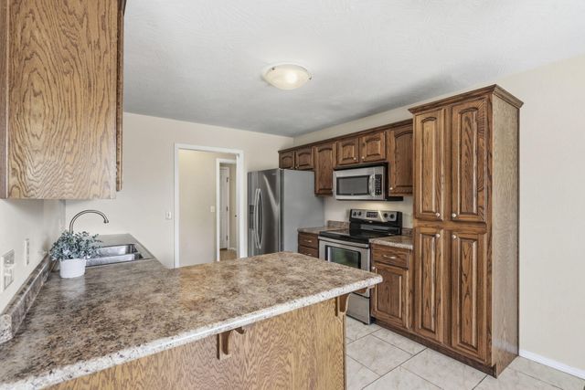 3931 S Hillsdale Avenue, Springfield, MO 65807