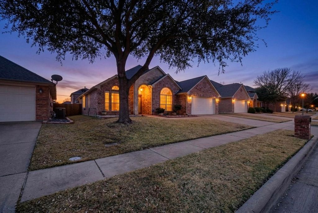 2502 Morningstar Lane, Arlington, TX 76001