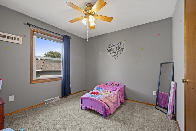 20 CHATEAU TERRACE, Oshkosh, WI 54901