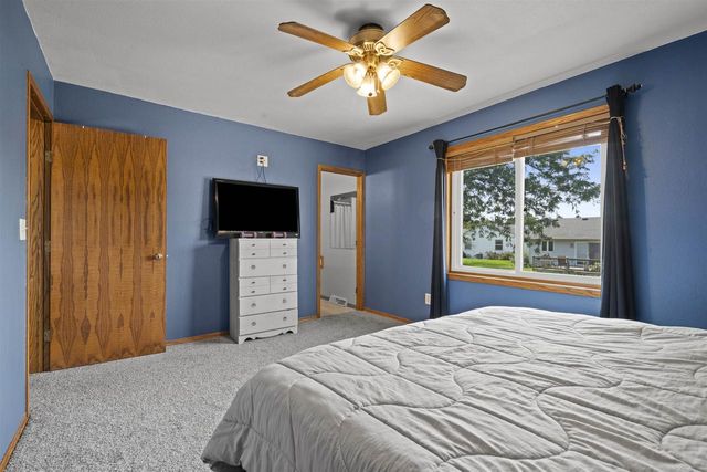 20 CHATEAU TERRACE, Oshkosh, WI 54901