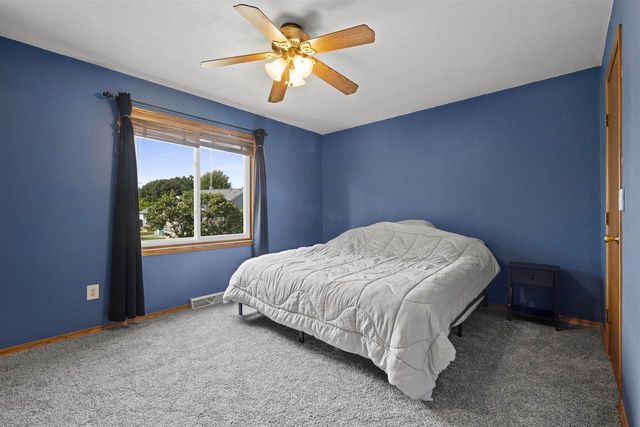 20 CHATEAU TERRACE, Oshkosh, WI 54901