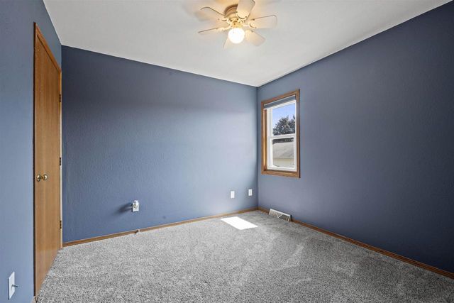 20 CHATEAU TERRACE, Oshkosh, WI 54901