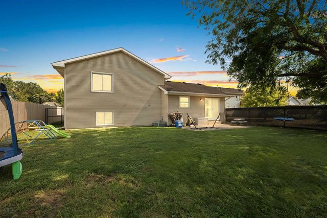 20 CHATEAU TERRACE, Oshkosh, WI 54901