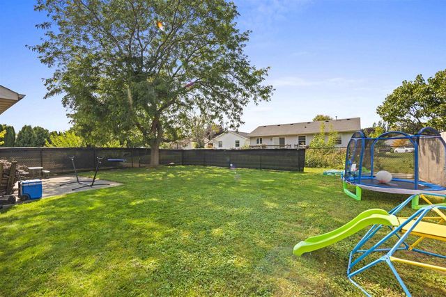 20 CHATEAU TERRACE, Oshkosh, WI 54901