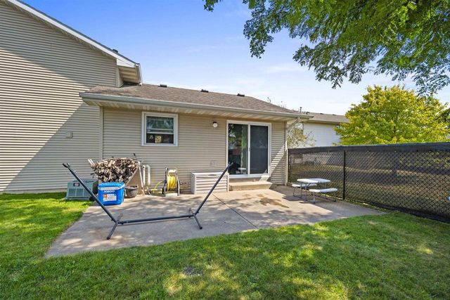 20 CHATEAU TERRACE, Oshkosh, WI 54901