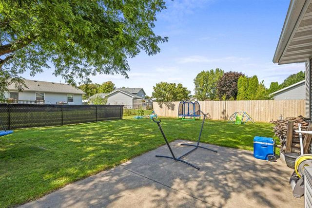 20 CHATEAU TERRACE, Oshkosh, WI 54901