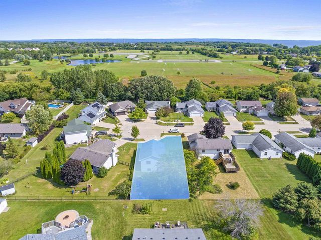 20 CHATEAU TERRACE, Oshkosh, WI 54901