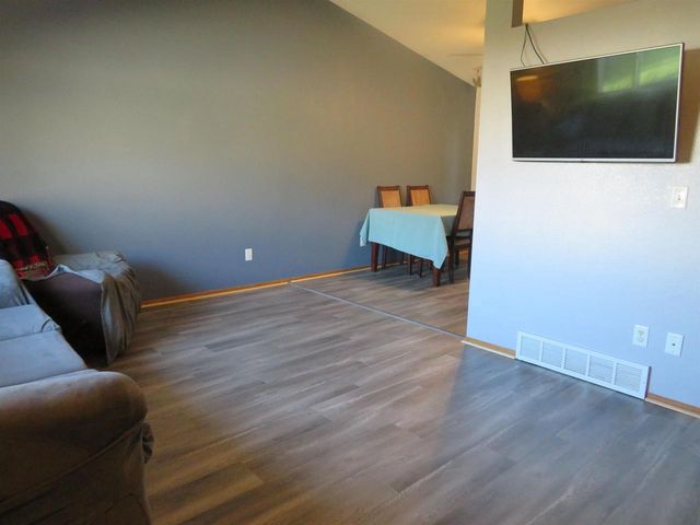 20 CHATEAU TERRACE, Oshkosh, WI 54901