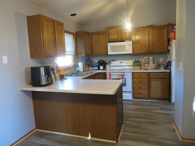 20 CHATEAU TERRACE, Oshkosh, WI 54901