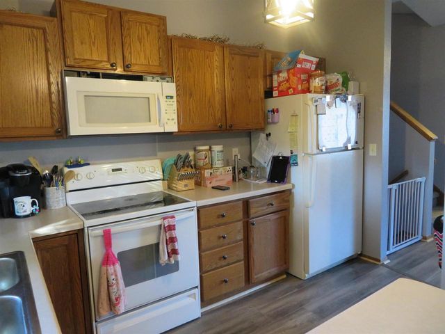 20 CHATEAU TERRACE, Oshkosh, WI 54901