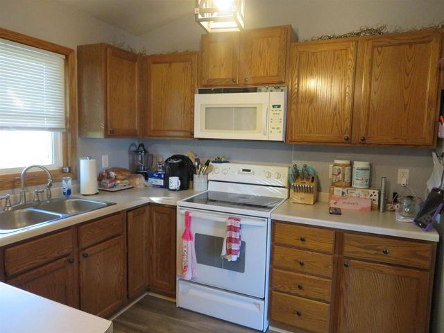 20 CHATEAU TERRACE, Oshkosh, WI 54901