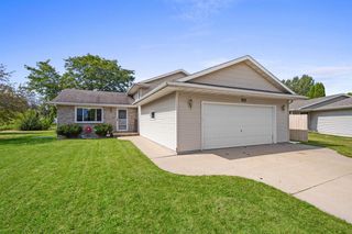20 CHATEAU TERRACE, Oshkosh, WI 54901