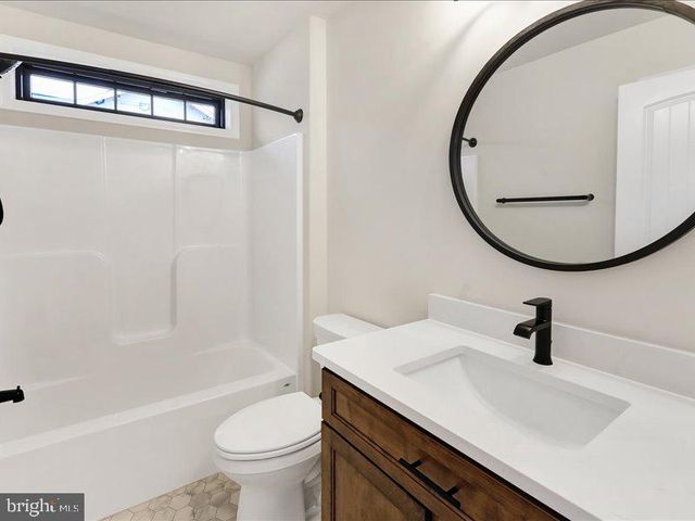 013 ROLLING MEADOW ROAD, Lebanon, PA 17046