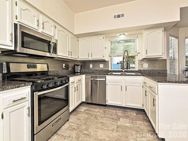 13518 Krislyn Woods Place, Charlotte, NC 28278