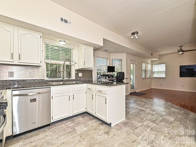 13518 Krislyn Woods Place, Charlotte, NC 28278