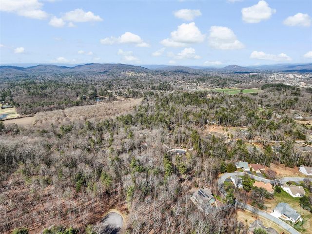 96 Turkey Roost Court, Hendersonville, NC 28739